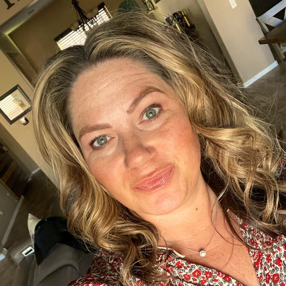 Meet your Posher, Elizabeth - Picture 1 of 1